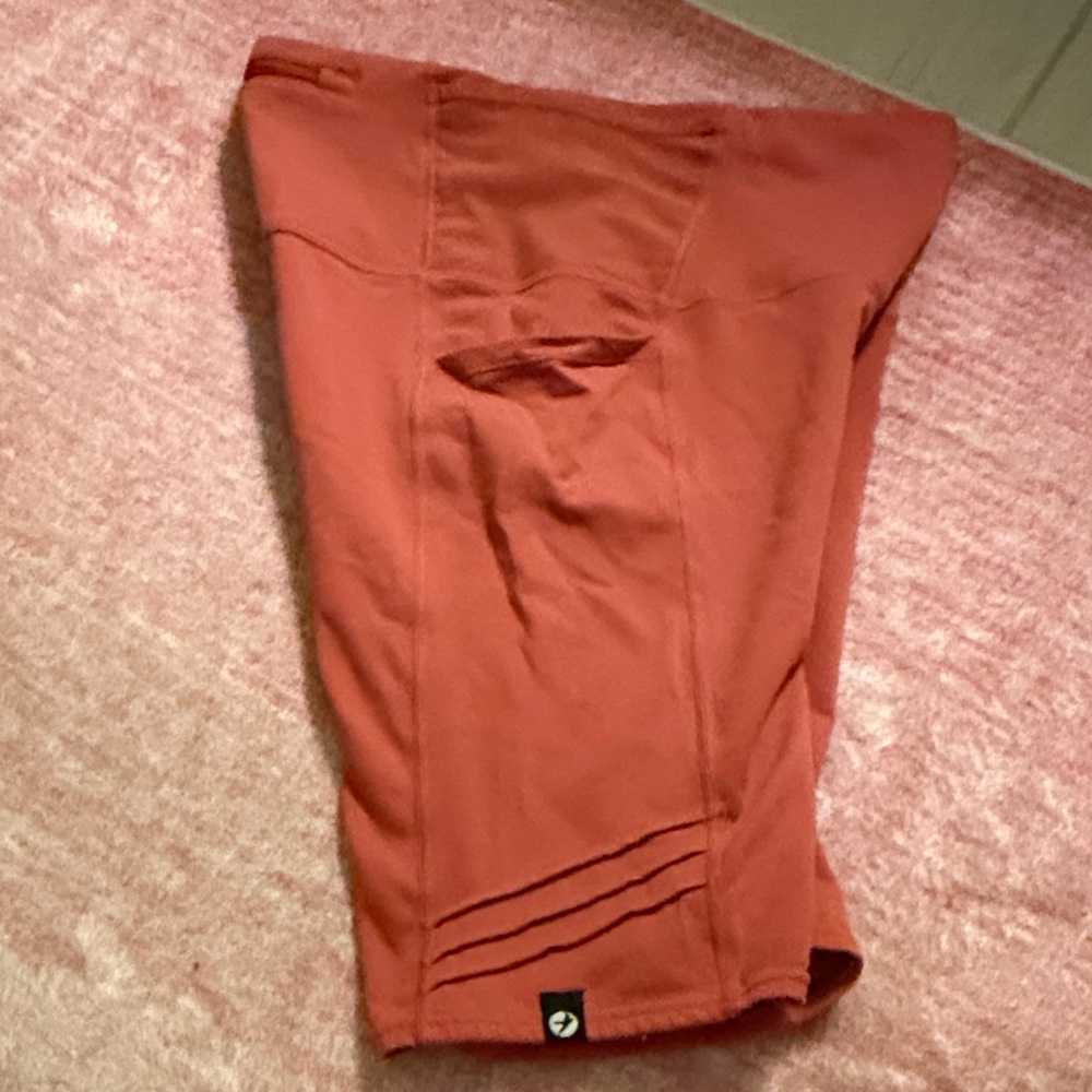 Oiselle Women's Rust Pocket Jogger Shorts - Picture 5 of 5